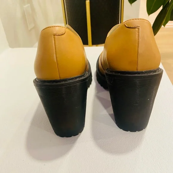 Brand New Dr. Martens Size 8 Cordelia Tan Leather Healed Shoes - Picture 3 of 5